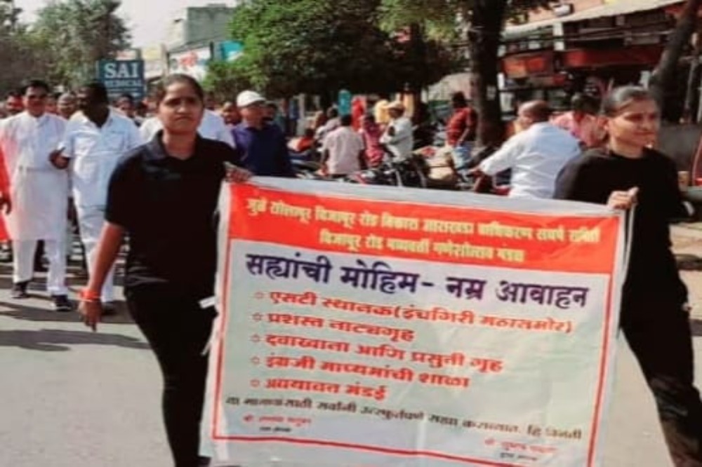 प्रलंबित मागण्यासाठी जुळे सोलापूरकरांची महापालिकेवर मोर्चा : घोषणाबाजी मुळे परिसर दणाणले